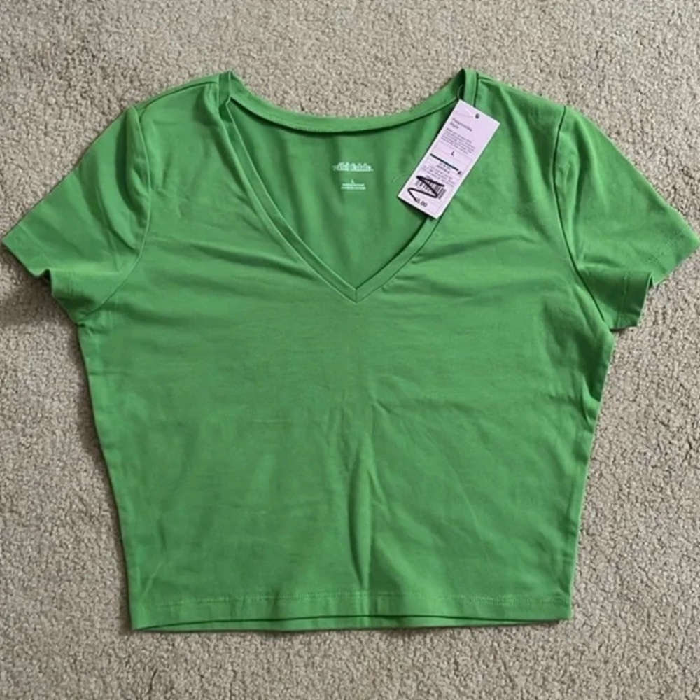 NWT green Wild Fable cropped top, v neck, short sleeves, Large Juniors, Target
